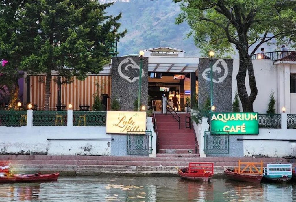 Aquarium Island Café in the middle of Bhimtal Lake with scenic surroundings – best place to visit in Bhimtal