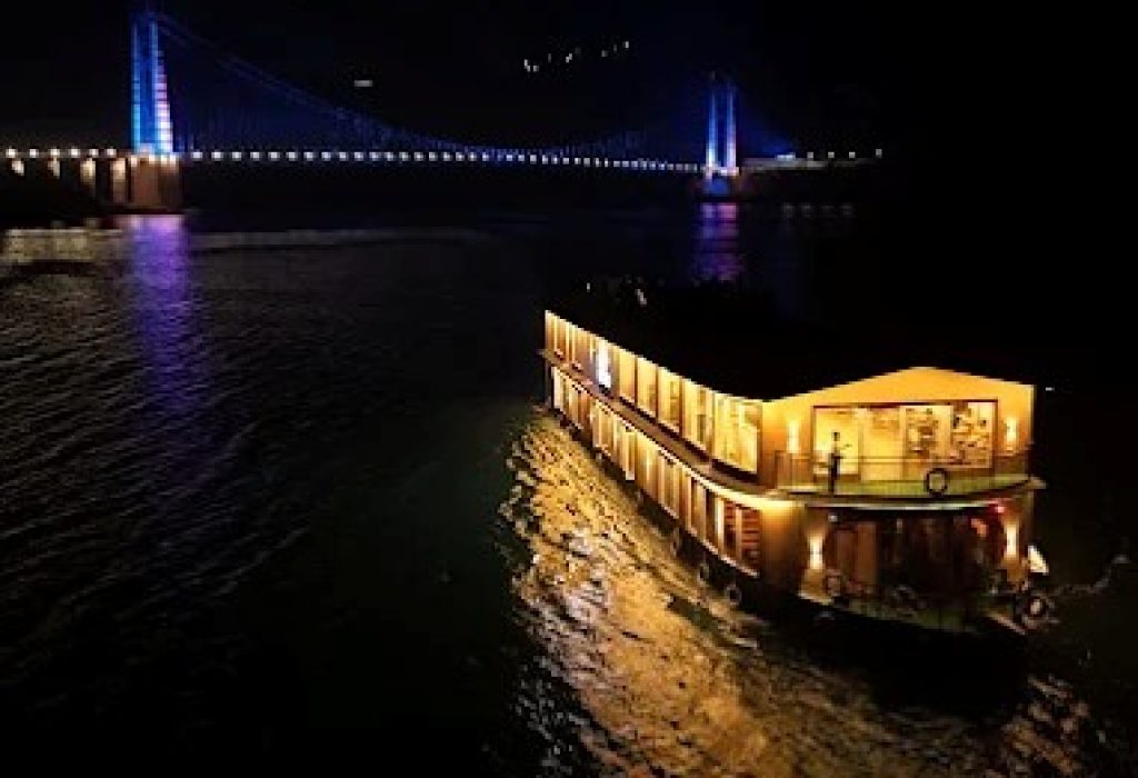divine lake cruise