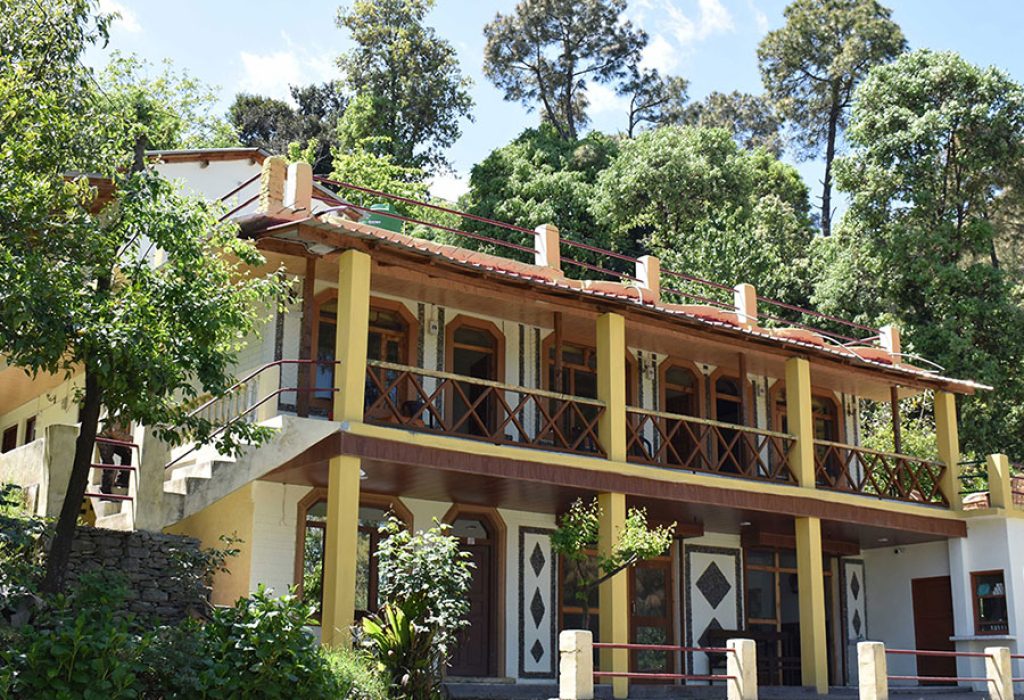 stay in kausani