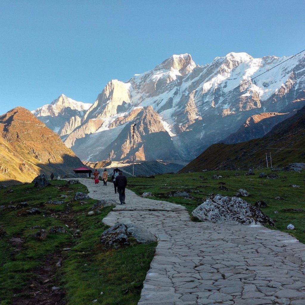 Kedarnath Temple with surrounding Himalayan mountains during Char Dham Yatra 2026 in Uttarakhand
